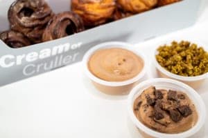 冬のチョコレートフェア開幕！『Cream or Cruller』から新作チョコレートクリームを12/11より期間限定発売