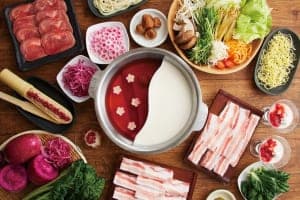 『しゃぶしゃぶ温野菜』初春限定の紅白二彩鍋！華やかな「梅たんしゃぶ」＆新作「鶏白湯しゃぶ」1/21より発売！
