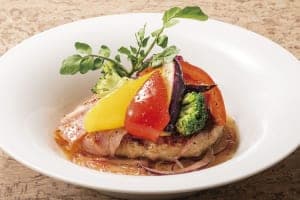 世界各国の味わいをハンバーグで！『デニーズ』「春の彩りハンバーグフェア」3/4発売