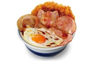 チャーシュー×ベーコン×ボロニアソーセージ！『かつや』の「ウルトラエッグカツ丼」3/13より発売