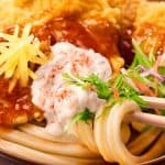 丸亀製麺、完全新作が誕生！！！『甘辛しょうがダレのはみ出る豚天ぶっかけうどん』